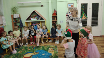 Мероприятие "Поиграем в Колпачок" Мероприятие "Поиграем в Колпачок".